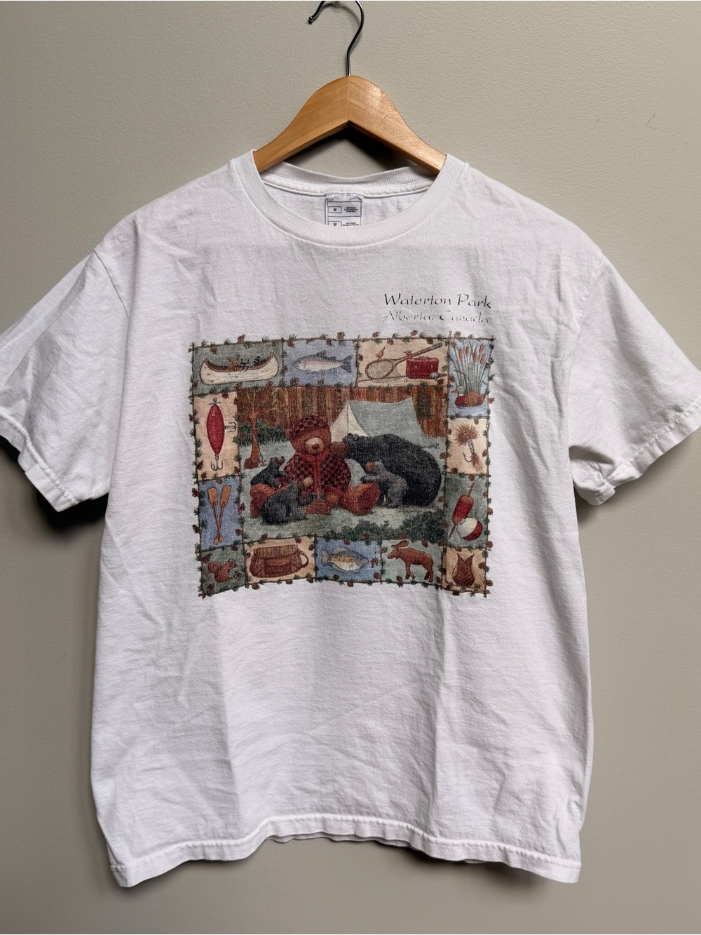 Waldenton Parks White Graphic Bear & Cabin Short Sleeve Tee